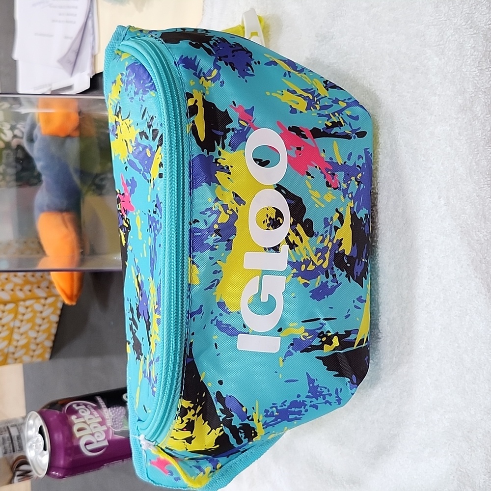 IGLOO SEASIDE INSULATED FANNY PACK with ADJUSTABLE STRAP